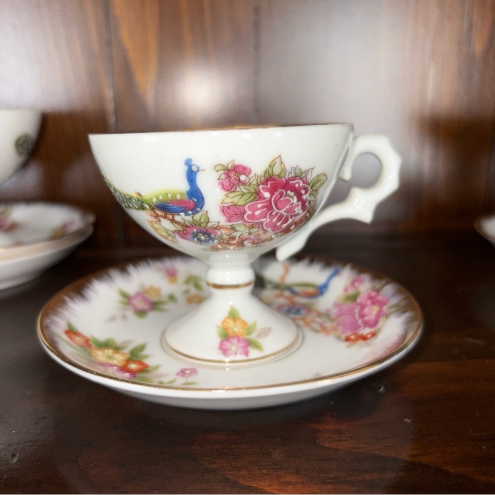 Set of 4 Vintage Bone China Teacups/Saucers (Norcrest?)